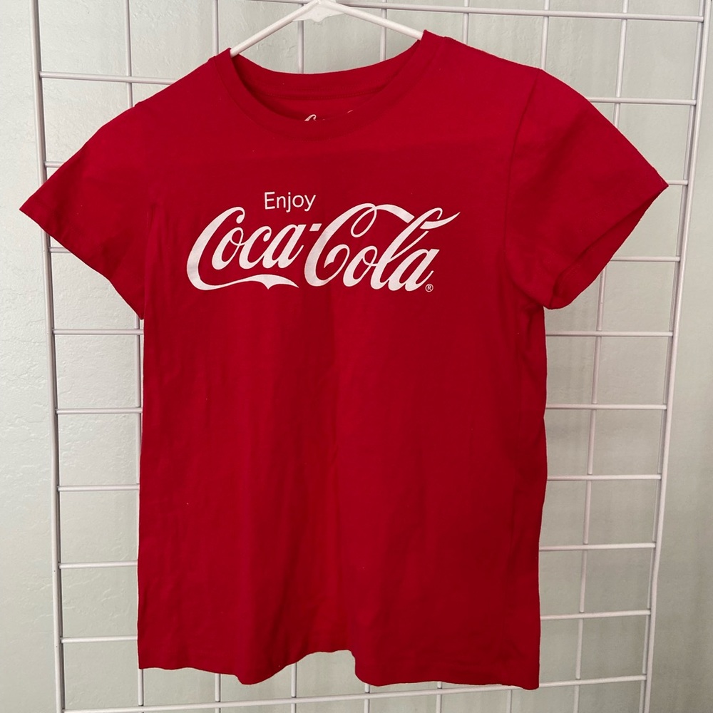 never worn red coca cola t shirt